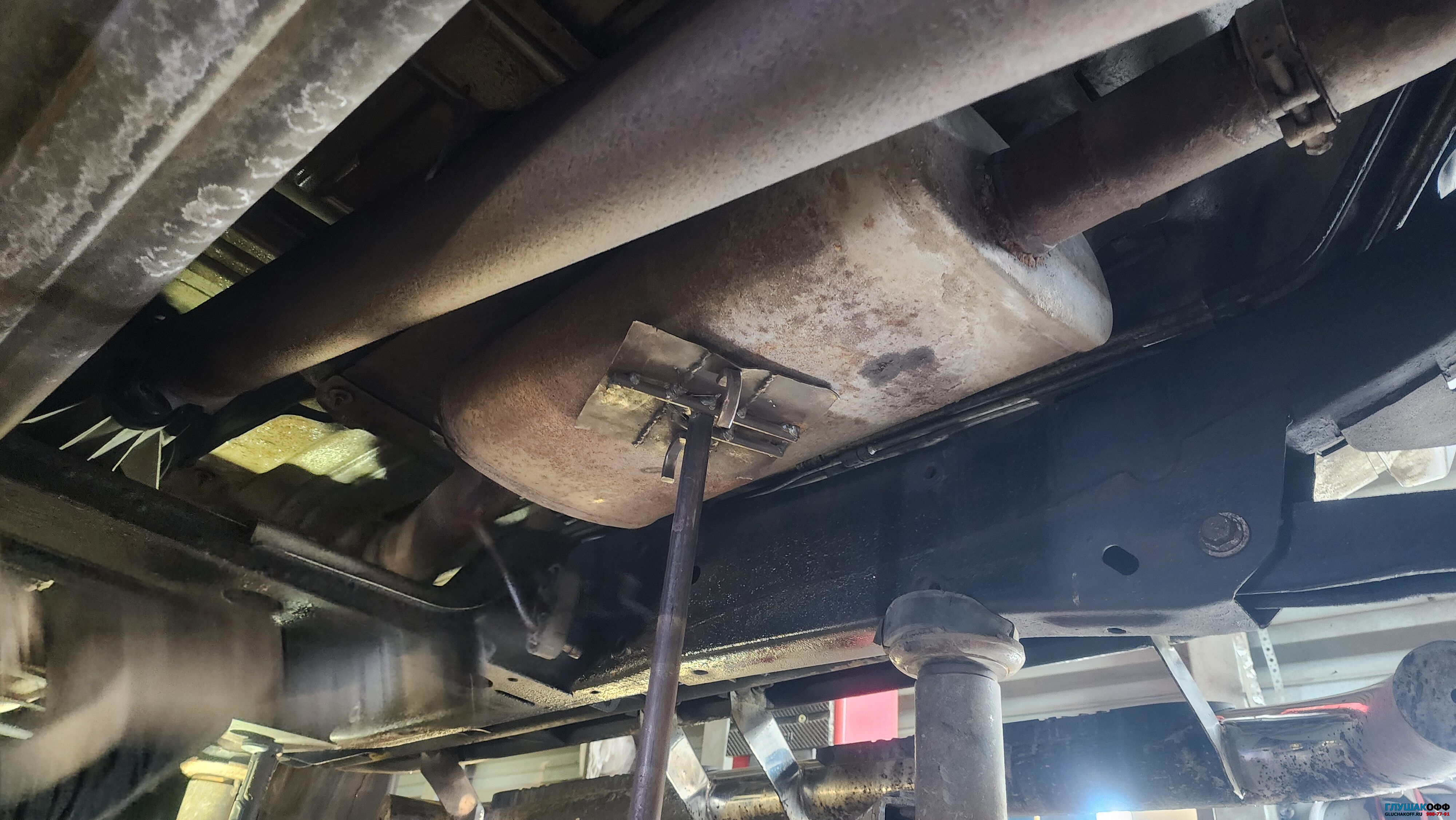 Hummer H2 - Ремонт глушителя в Санкт-Петербурге